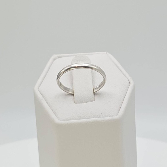 The Unbranded Brand Jewelry - 925 Sterling Sliver Ring Rounded Exterior Profile Slim Size 6 Free $hipping